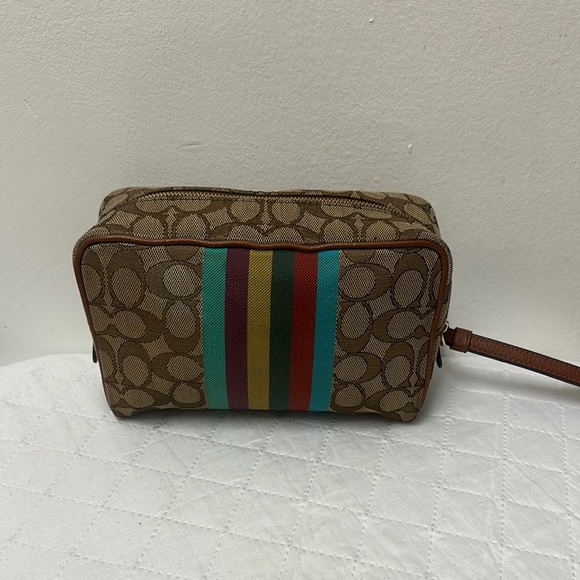 COACH Dempsey Boxy Cosmetic Case 20 Inches Signature Jacquard With Coach Patch - Picture 4 of 9